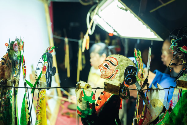 中国皮影戏，又称手工皮影戏，是中国传统的皮影戏表演图片下载