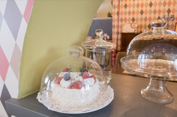 意大利威尼斯，Portogruaro咖啡吧里的传统甜点图片下载