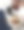 苹果酥派配香草冰淇淋勺，由焦糖苹果和香料制成。高调的照片，白色大理石背景。早餐概念食物照片图片下载