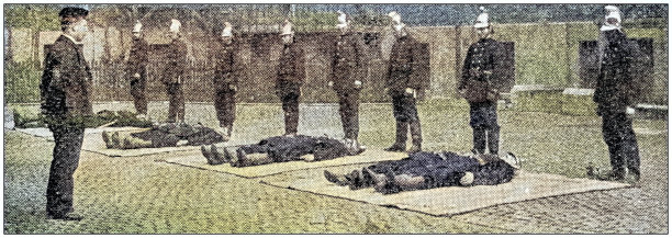 古董照片:消防员消防队训练图片下载