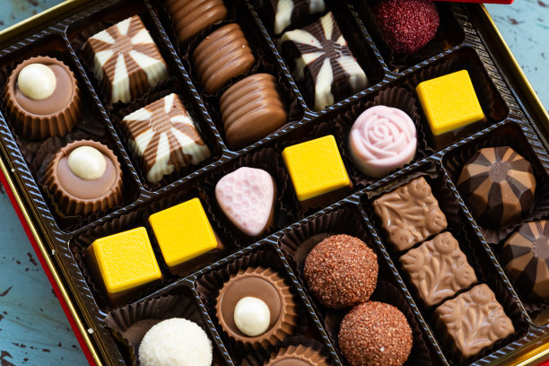 彩色糖果和巧克力，斋月盛宴巧克力概念照片，于斯屈达尔，土耳其图片下载