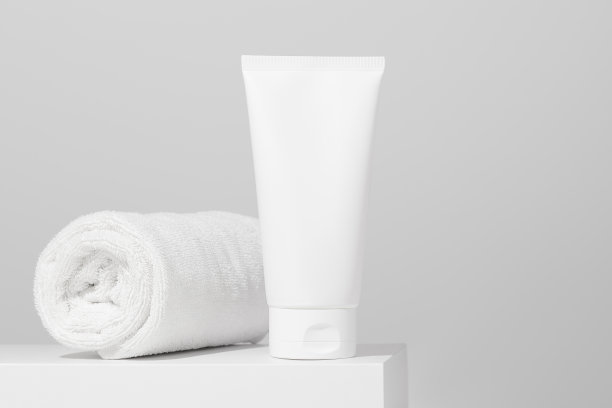 装化妆品的白色空塑料管。模型。包装面霜，凝胶，精华液，广告和产品促销图片下载