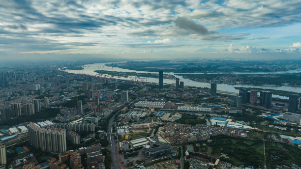 中国广州市老房子屋顶鸟瞰图图片下载