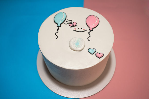 这是一个男孩，婴儿性别揭示可爱的蛋糕印花:孕妇与粉红色和蓝色气球。庆祝派对蛋糕。馅料的蓝色染料。婴儿洗澡图片下载