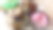 巧克力曲奇配粉红草莓奶油和杏仁。特写甜蜜照片图片下载