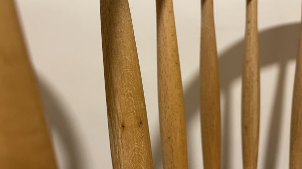 木制椅子零件和家具。木制背景和家具设置部分。图片下载