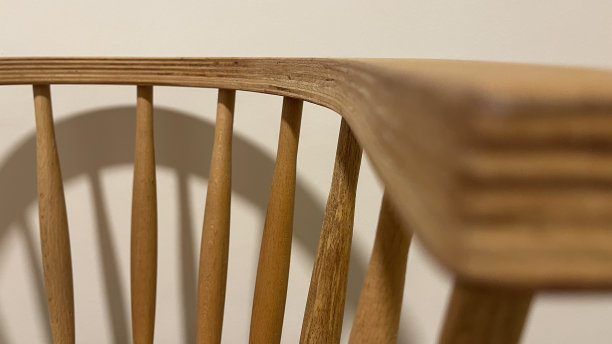 木制椅子零件和家具。木制背景和家具设置部分。图片下载