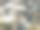 这张照片拍摄的是一盘放在金属容器里的冰虾。图片下载