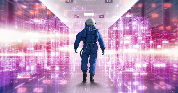 未来之旅:宇航员走过人工智能管理的服务器室图片下载