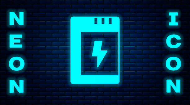 发光的霓虹灯电池的相机图标隔离在砖墙背景。闪电符号。向量图片下载