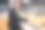 商务人士在酒店自助餐厅享用早餐图片下载