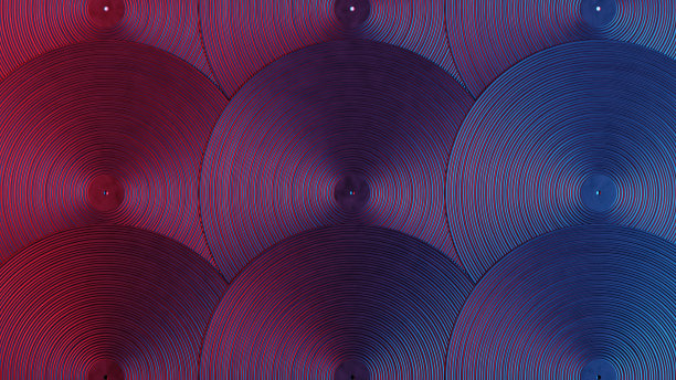 这张图片展示了一张充满复古浪潮美学的黑胶唱片，融合了经典的模拟音乐和未来的霓虹元素。图片下载