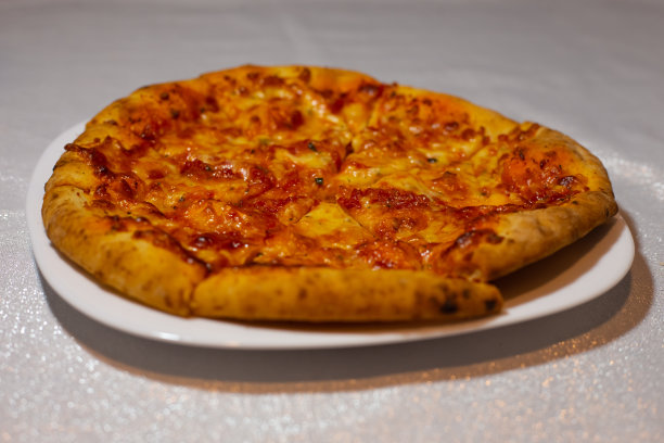 正宗意大利玛格丽塔披萨。高质量照片图片下载