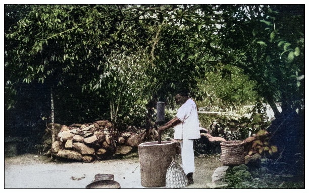 古色古香的黑白照片:剥咖啡豆，古巴图片下载