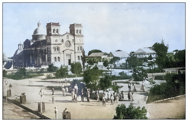 古色古色的黑白照片:波多黎各瓜伊纳波的大教堂和广场图片下载