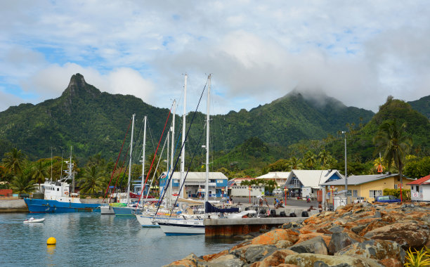 南太平洋库克群岛首府拉罗汤加的阿瓦鲁阿瓦提乌港的景色。图片下载