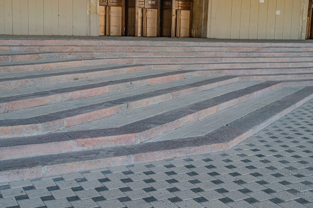 室外楼梯的景色。上升。旅行的场景。城市的楼梯，照片的特写。混凝土台阶的类型，台阶的纹理图片下载