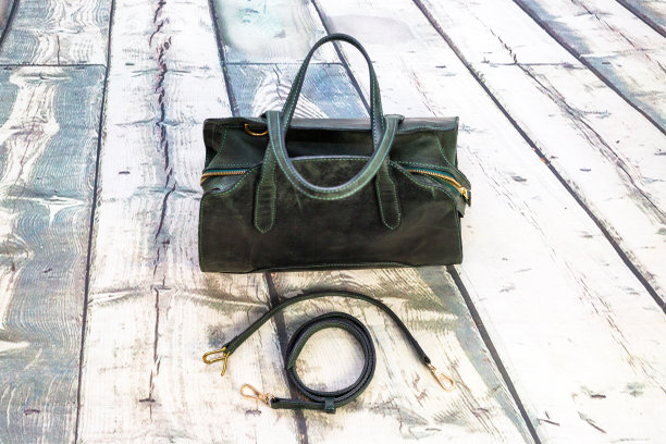 女包，黑色真皮，社交网络上某电商目录照片图片下载