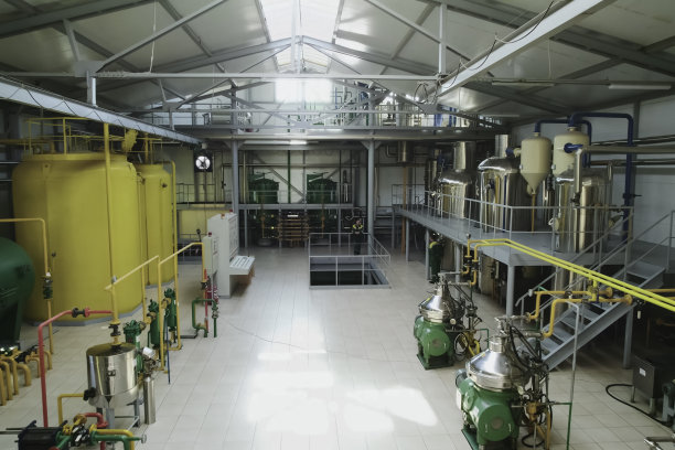 植物油生产的容器和管道图片下载