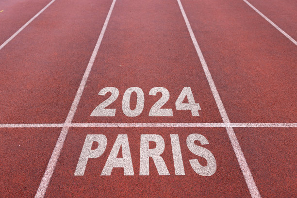 2024年巴黎在白色的终点线上红色的跑道上奔跑，象征着夏季运动会。图片下载