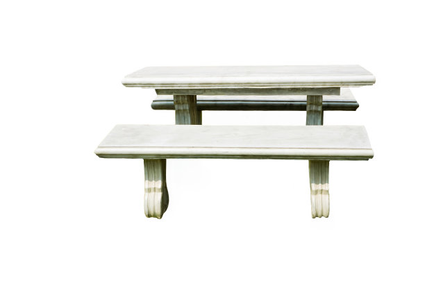 白色背景上白色大理石餐桌的孤立画面。图片下载