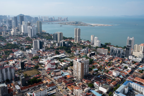 从马来西亚槟城的高塔俯瞰乔治城图片下载