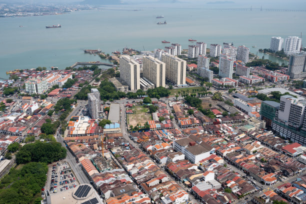 从马来西亚槟城的高塔俯瞰乔治城图片下载