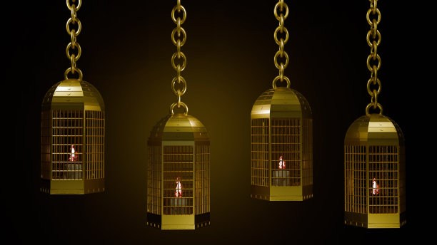 点燃的蜡烛在一个古老的金色灯笼图片下载