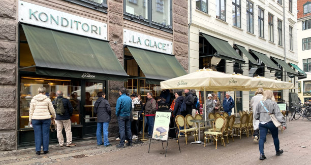 在哥本哈根的La Glace糕点店排队图片下载