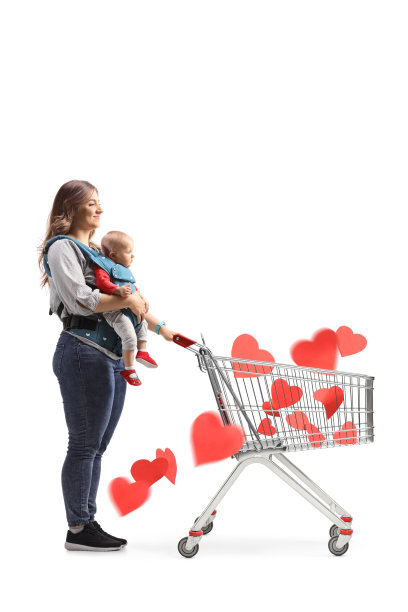 一位母亲带着婴儿车推着一辆装满红心的购物车图片下载