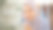 美丽的穆斯林女孩在社交媒体平台上直播故事自拍在家化妆示范。图片下载