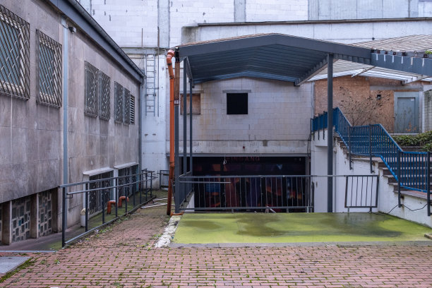 即将被拆除的老工业建筑图片下载