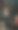 一名男子身穿黑色衣服，戴着墨镜，看着镜头的人像照片图片下载