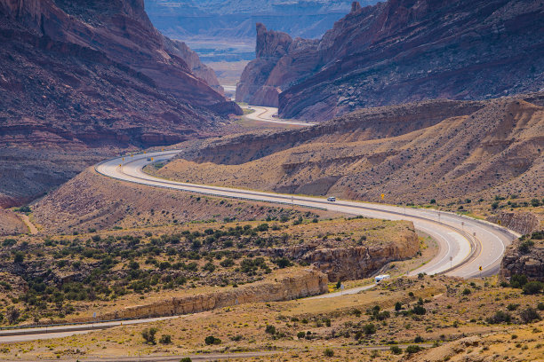 美国西南部荒凉的道路图片下载