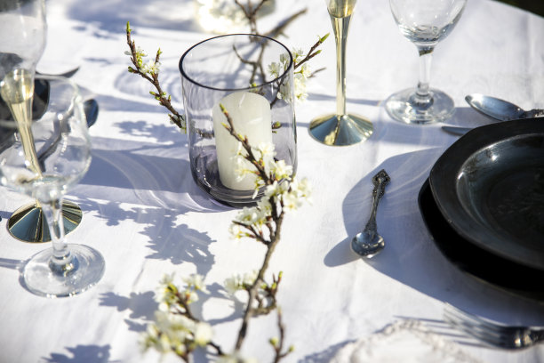 春季户外餐桌图片下载