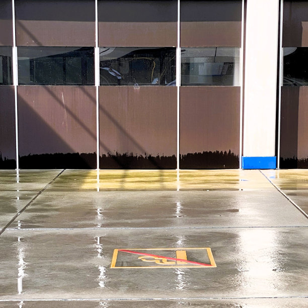 赫利夫医院的“禁止吸烟”标志。图片下载