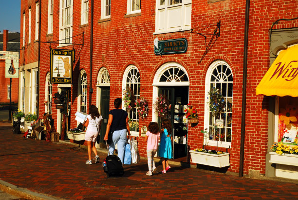 历史悠久的纽伯里波特市中心图片下载