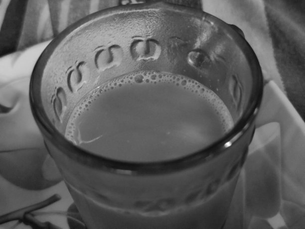 一杯茶灰度照片图片下载