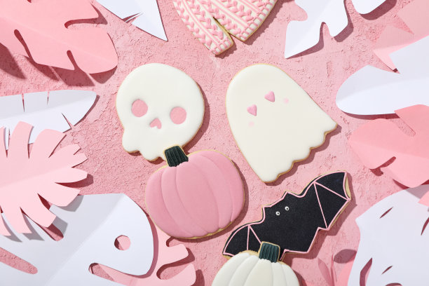 美味的万圣节主题饼干。粉色万圣节概念图片下载