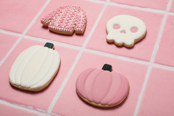 美味的万圣节主题饼干。粉色万圣节概念图片下载