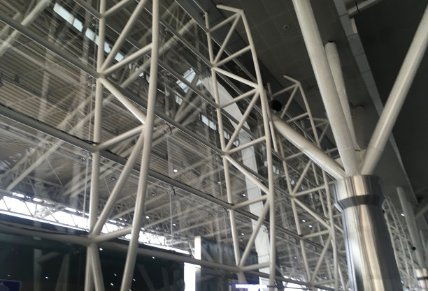 印度赖布尔斯瓦米维韦卡南达机场抵达大厅的钢结构玻璃幕墙图片下载