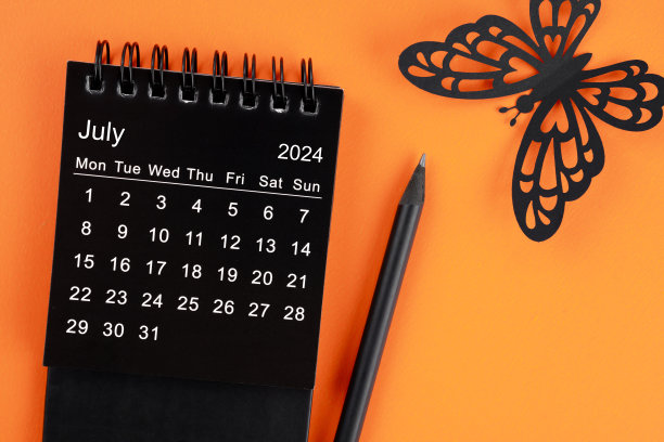 2024年7月台历供组织者计划和提醒及蝴蝶纸图片下载