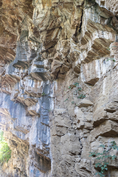 洞穴内部，岩壁纹理。天然岩石、矿物构造。图片下载