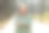 美丽的年轻女子在户外笑的肖像。30多岁的开朗女游客，穿着随意，在户外休息。城市，人的概念。高质量照片图片下载