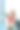 都市风景宁静:亚洲女人拿着手机，一边喝着饮料，一边从屋顶游泳池欣赏城市景色。图片下载