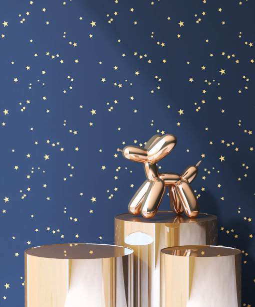 三个闪亮的金色讲台，青铜气球狗雕塑和蓝色的星星背景图片下载
