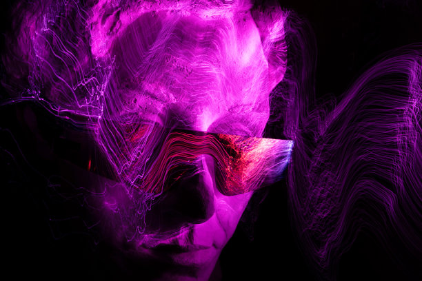 一个女人的抽象雕塑图片下载