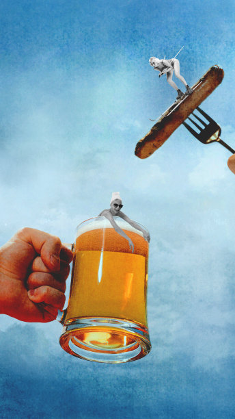 当代艺术拼贴。一个女人手牵着手，在冰凉清爽的啤酒中沐浴，另一个女孩在香肠上滑雪。图片下载