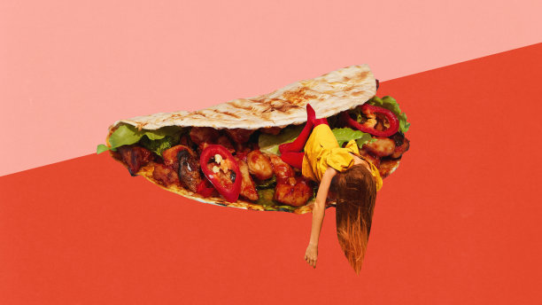 海报。当代艺术拼贴。穿着充满活力的复古服装的女人躺在巨大的墨西哥卷饼里，背景是鲜艳的红粉色。图片下载