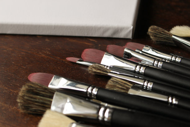 画笔和白色画布图片下载